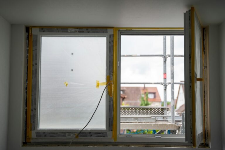 Kunststof kozijnen renoveren: je opties en wat het kost